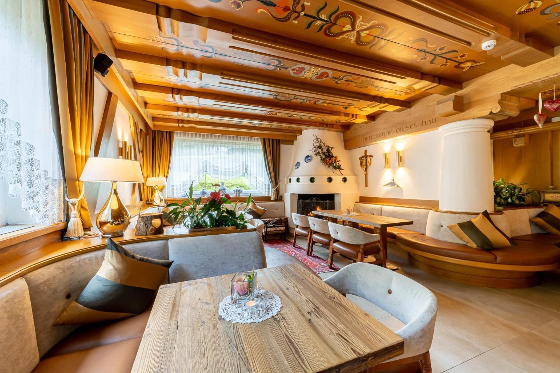 Hotel Gran Paradis Кампитело ди Фаса Екстериор снимка
