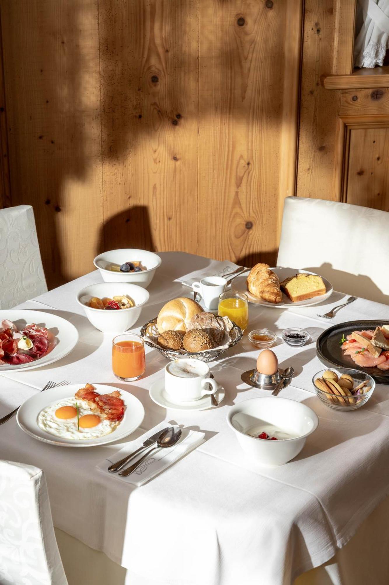 Hotel Gran Paradis Кампитело ди Фаса Екстериор снимка
