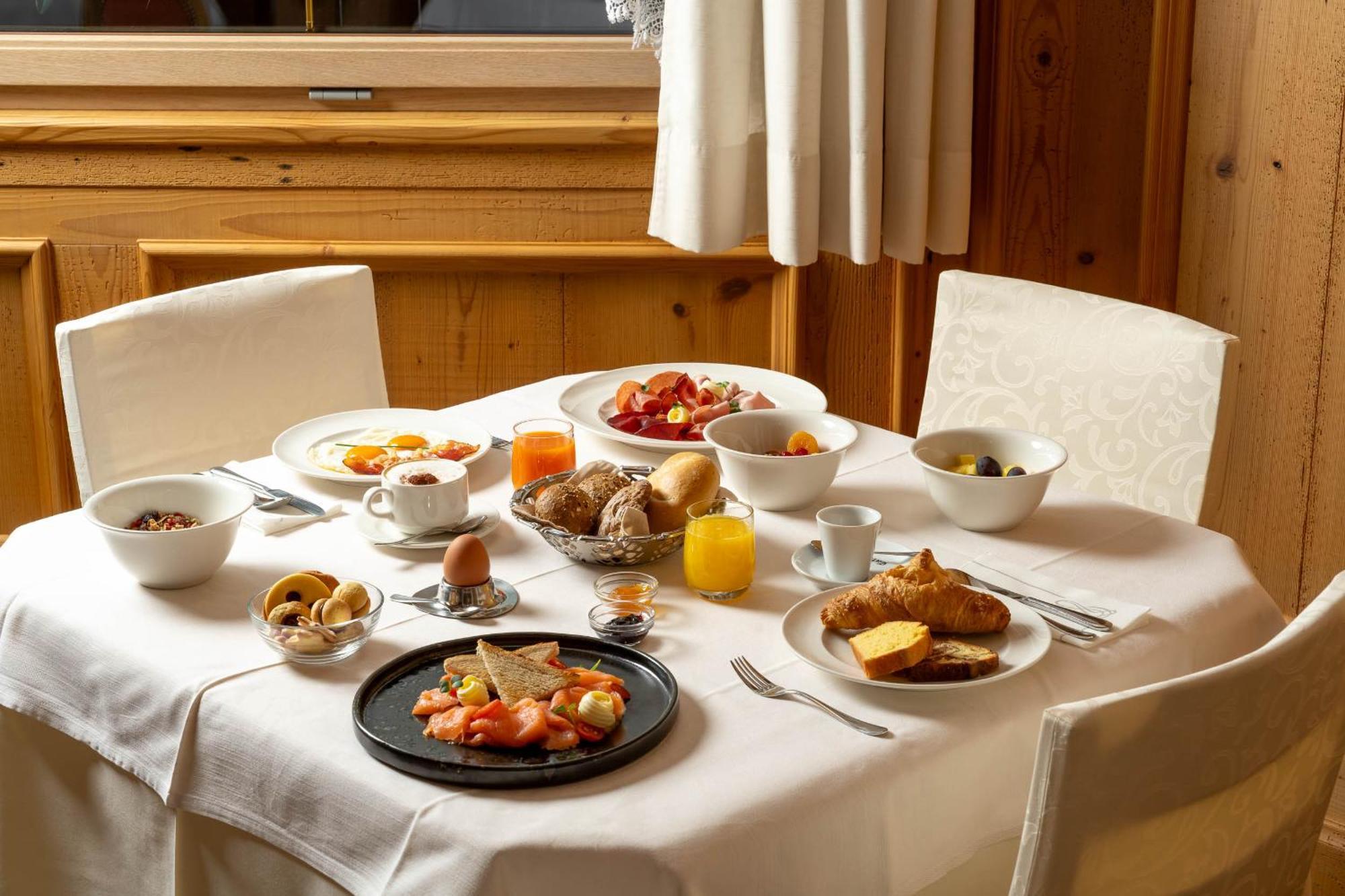 Hotel Gran Paradis Кампитело ди Фаса Екстериор снимка