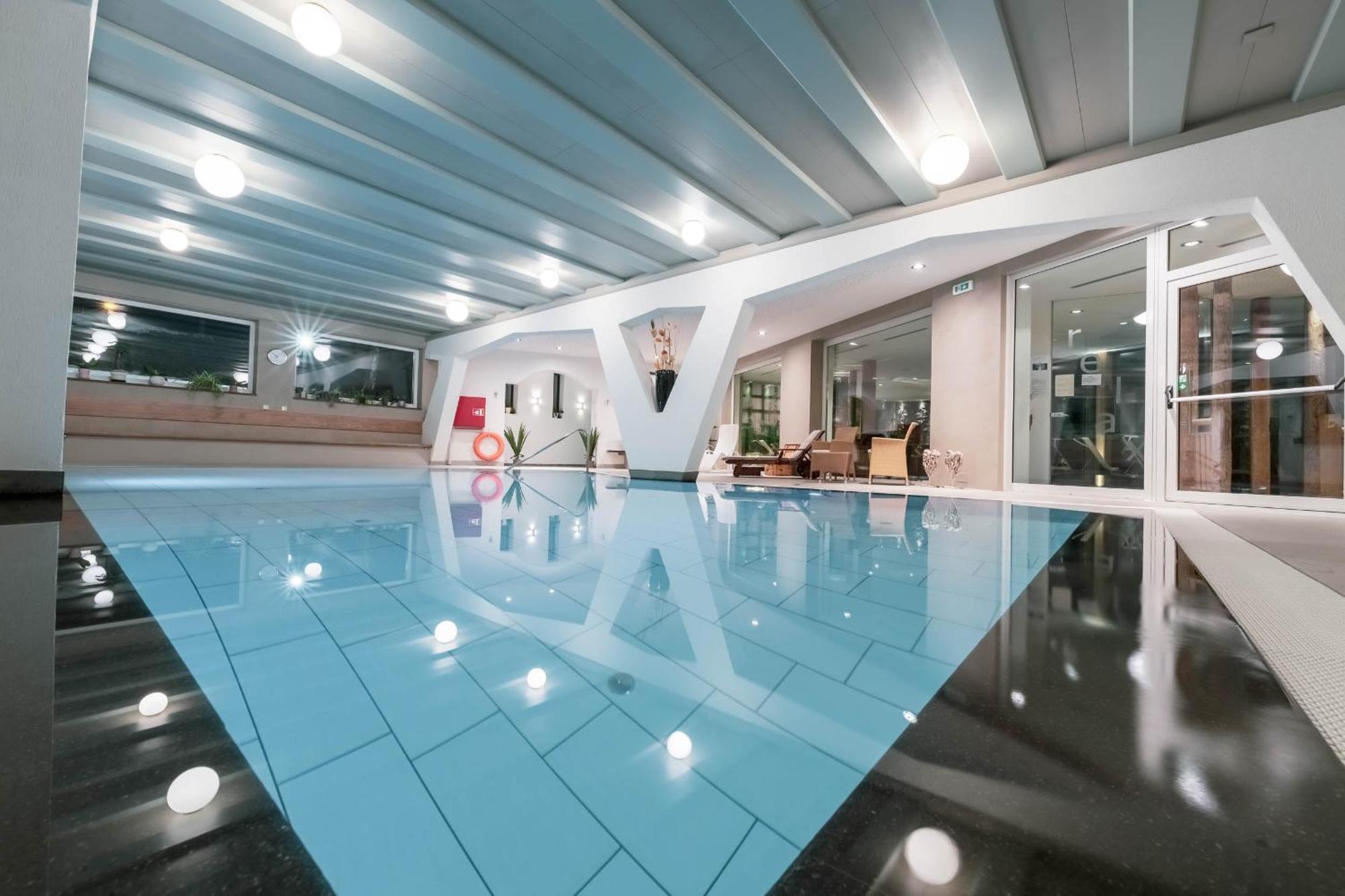 Hotel Gran Paradis Кампитело ди Фаса Екстериор снимка