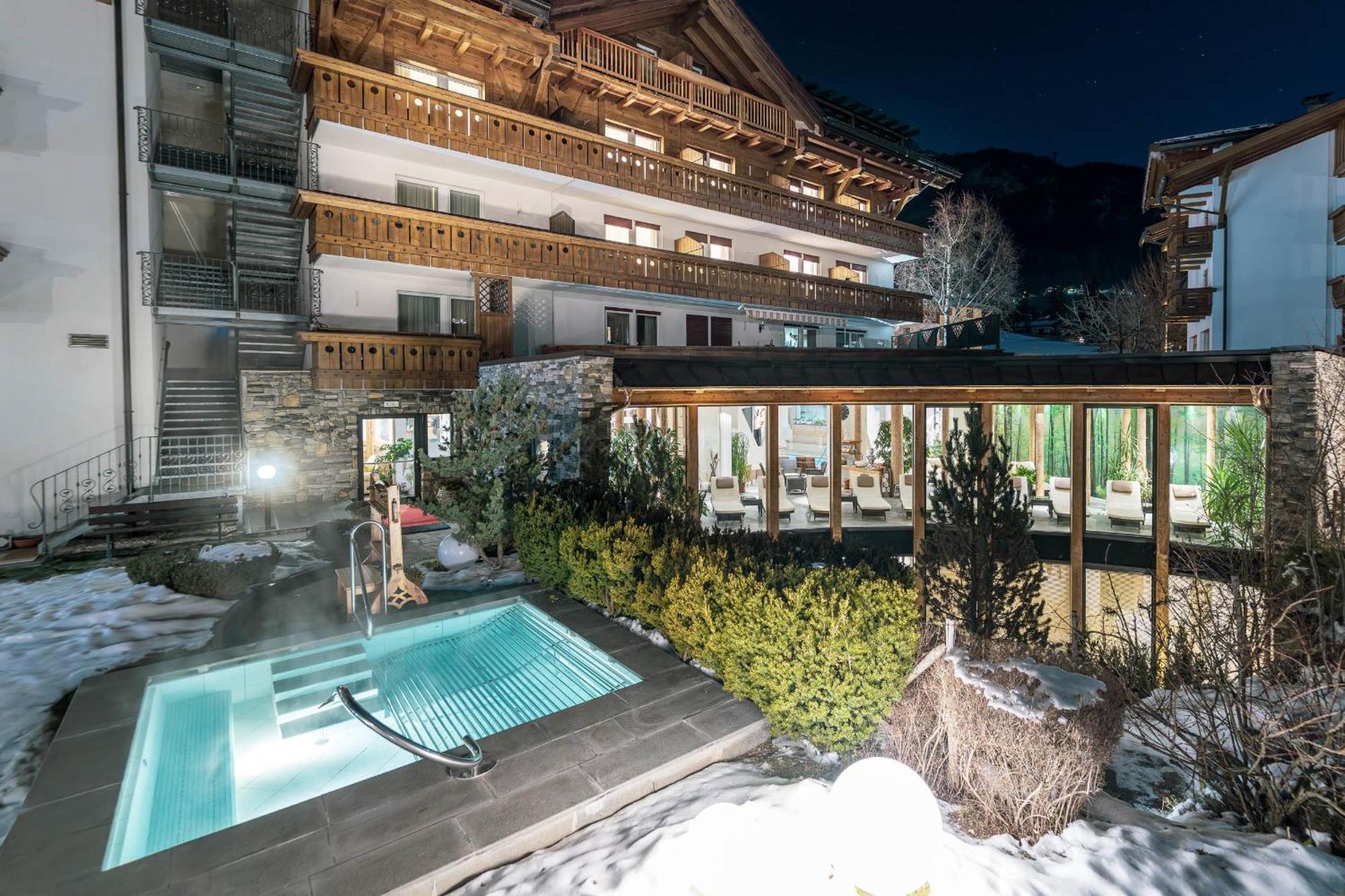 Hotel Gran Paradis Кампитело ди Фаса Екстериор снимка